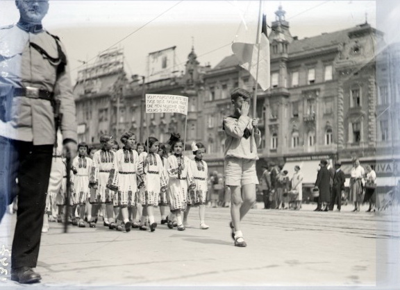 Majčin dan na trgu bana jelačića 1934. godine (Foto Đuro Janeković)